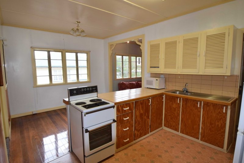 Photo - 13 Down Street, Esk QLD 4312 - Image 7