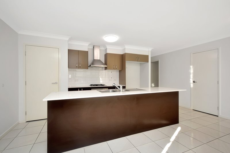 Photo - 13 Dryander Street, North Lakes QLD 4509 - Image 4