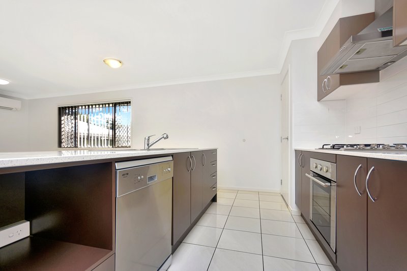 Photo - 13 Dryander Street, North Lakes QLD 4509 - Image 5