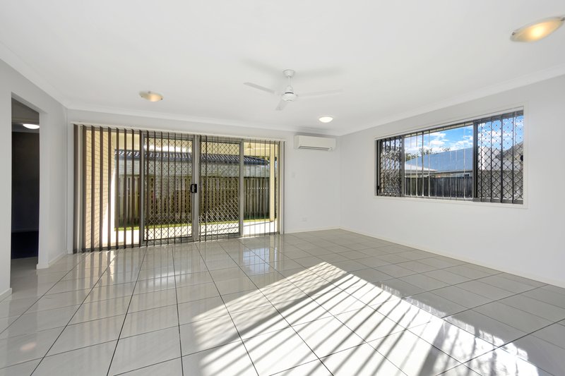 Photo - 13 Dryander Street, North Lakes QLD 4509 - Image 7
