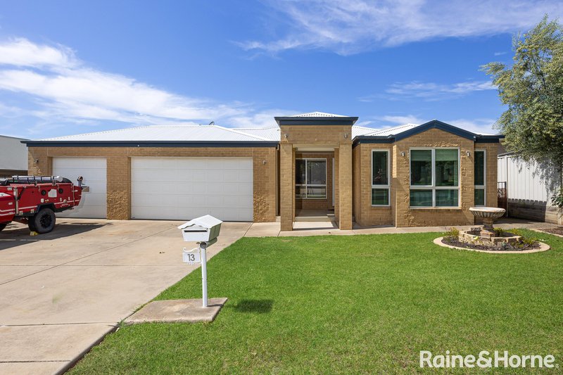 13 Dundale Crescent, Estella NSW 2650