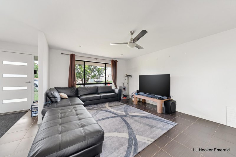 Photo - 1/3 Duroux Street, Emerald QLD 4720 - Image 7