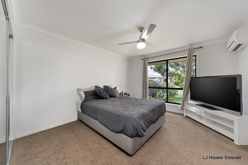 Photo - 1/3 Duroux Street, Emerald QLD 4720 - Image 9