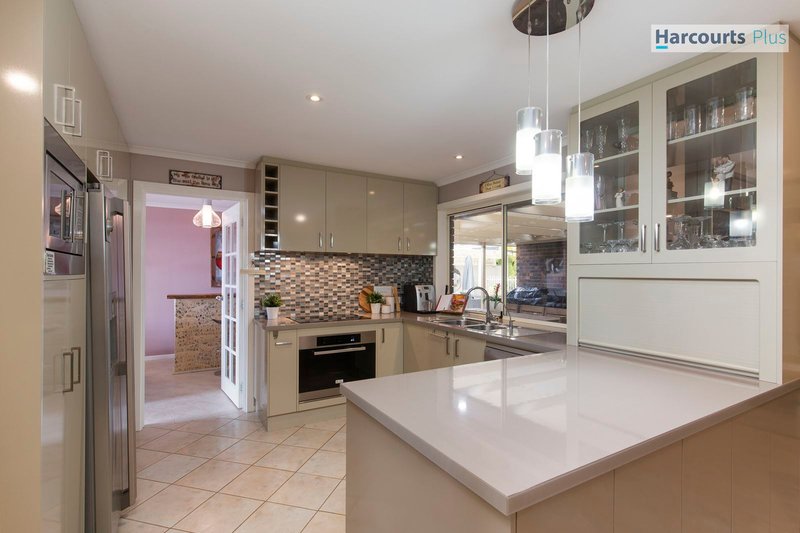 Photo - 13 Dutchman Drive, Hallett Cove SA 5158 - Image 10