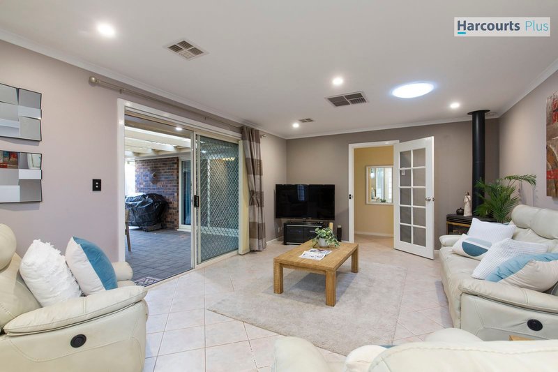 Photo - 13 Dutchman Drive, Hallett Cove SA 5158 - Image 12