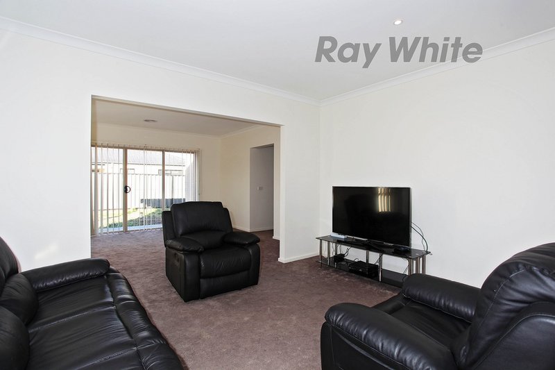 Photo - 13 Elegante Road, Point Cook VIC 3030 - Image 5