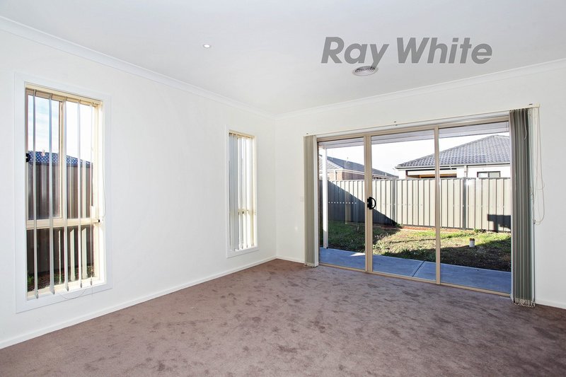 Photo - 13 Elegante Road, Point Cook VIC 3030 - Image 6