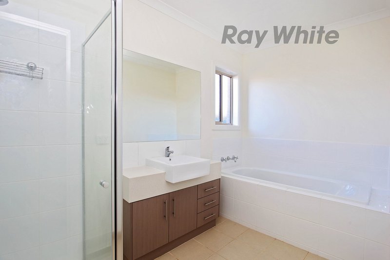 Photo - 13 Elegante Road, Point Cook VIC 3030 - Image 8