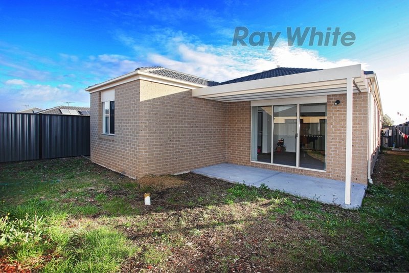 Photo - 13 Elegante Road, Point Cook VIC 3030 - Image 9