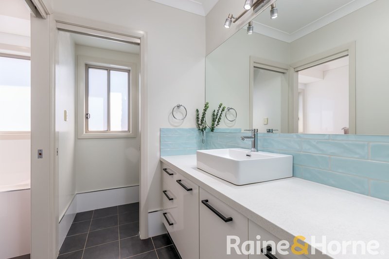 Photo - 13 Ellenborough Avenue, Dubbo NSW 2830 - Image 12