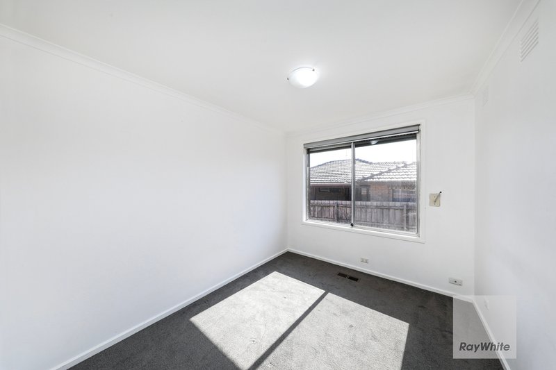 Photo - 13 Ellesmere Crescent, Gladstone Park VIC 3043 - Image 8