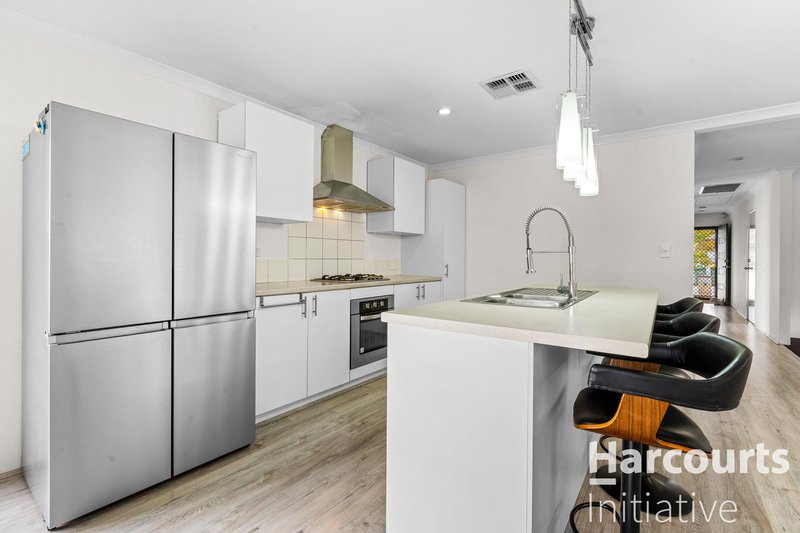 Photo - 13 Elmsett Way, Girrawheen WA 6064 - Image 4