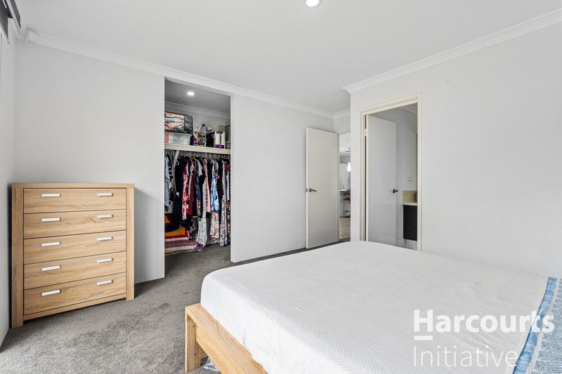 Photo - 13 Elmsett Way, Girrawheen WA 6064 - Image 6