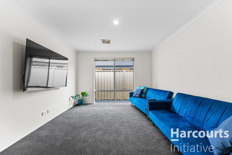 Photo - 13 Elmsett Way, Girrawheen WA 6064 - Image 11