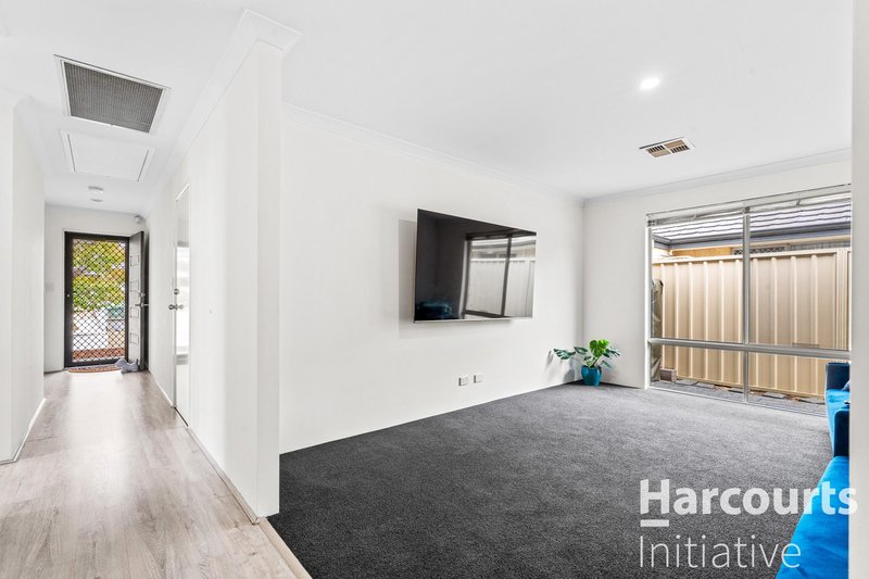 Photo - 13 Elmsett Way, Girrawheen WA 6064 - Image 12