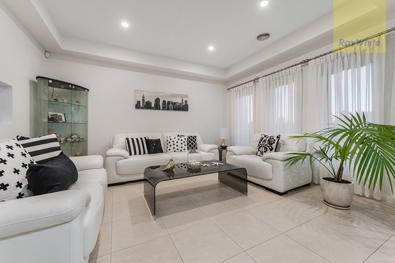 Photo - 13 Elsternwick Way, Craigieburn VIC 3064 - Image 2