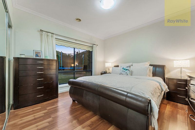 Photo - 13 Elsternwick Way, Craigieburn VIC 3064 - Image 9