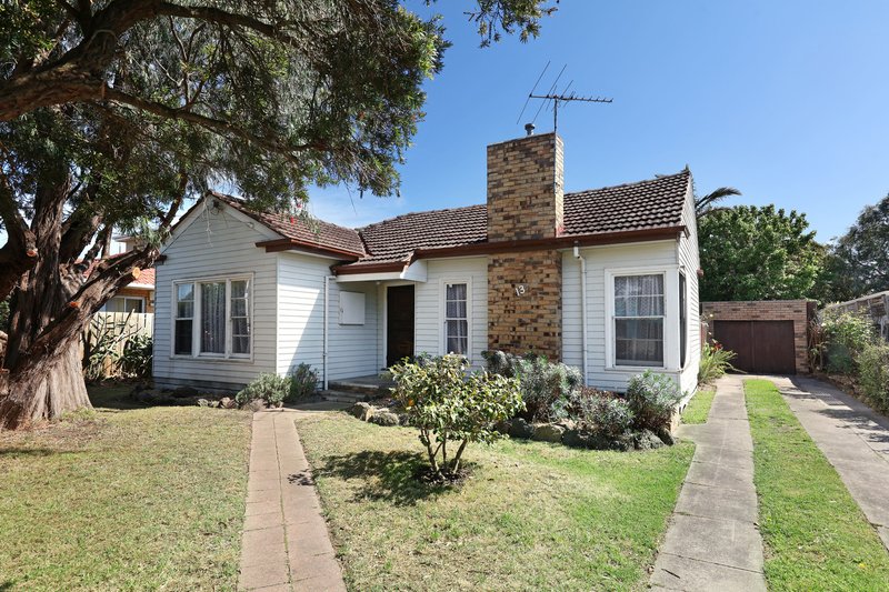 Photo - 13 Elwyn Street, Bentleigh East VIC 3165 - Image 2