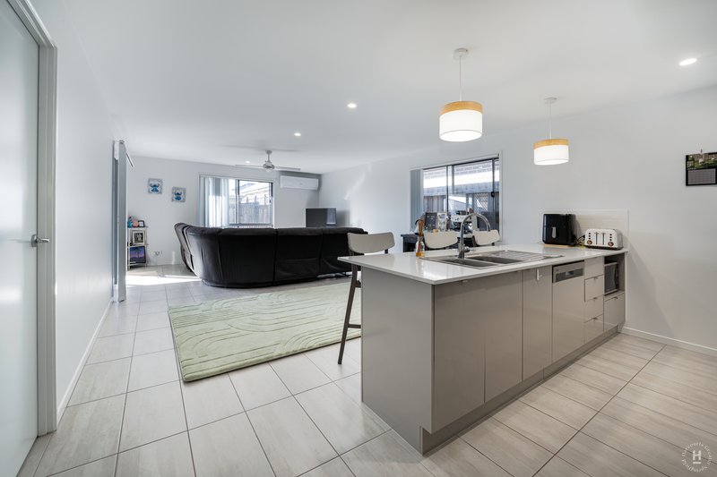 Photo - 13 Emma Street, Deebing Heights QLD 4306 - Image 5