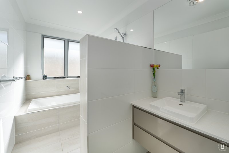 Photo - 13 Emma Street, Deebing Heights QLD 4306 - Image 13