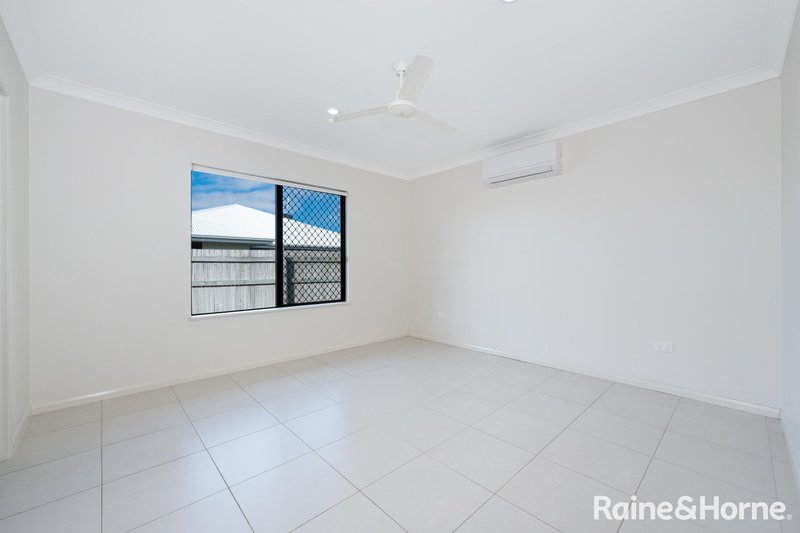 Photo - 13 Epping Way, Mount Low QLD 4818 - Image 6