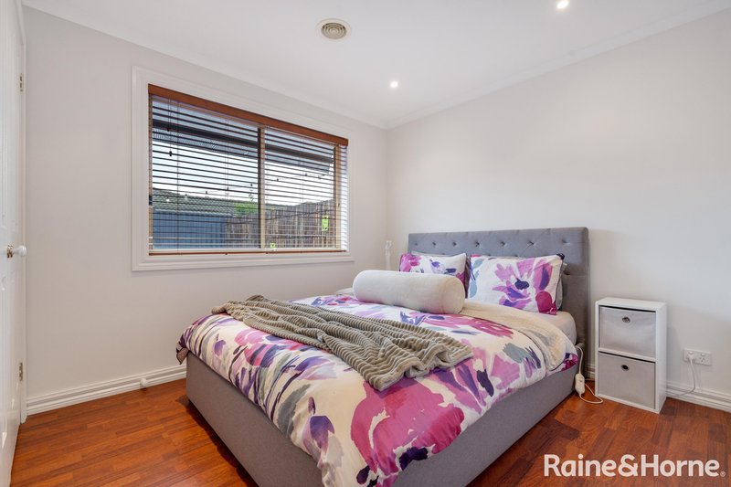 Photo - 13 Erin Street, Hillside VIC 3037 - Image 11