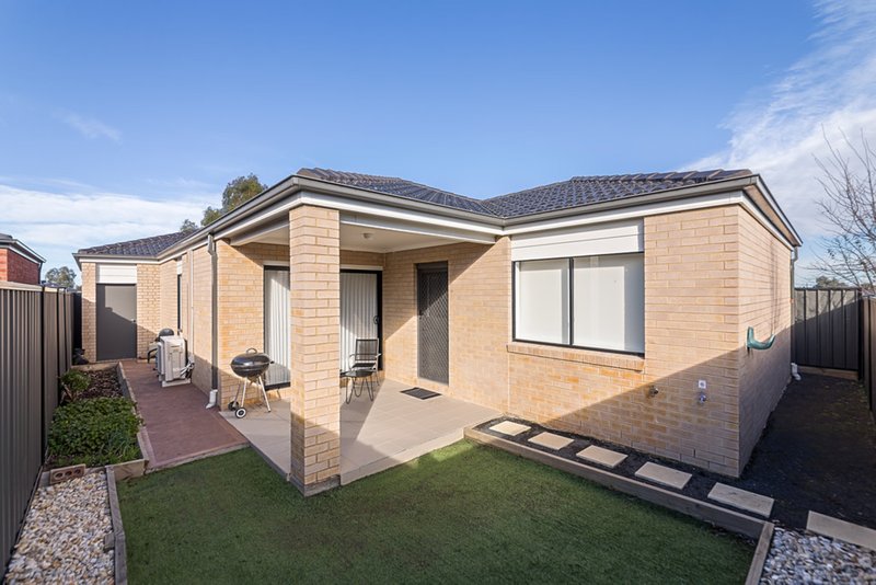 Photo - 13 Eveline Street, Craigieburn VIC 3064 - Image 8