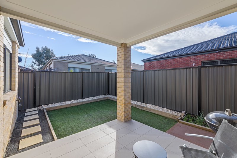 Photo - 13 Eveline Street, Craigieburn VIC 3064 - Image 9