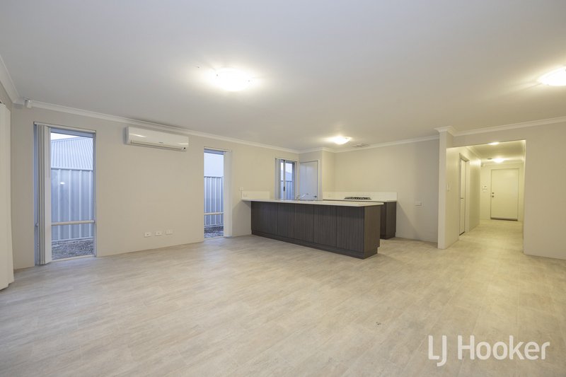 Photo - 13 Explorer Street, Yanchep WA 6035 - Image 3