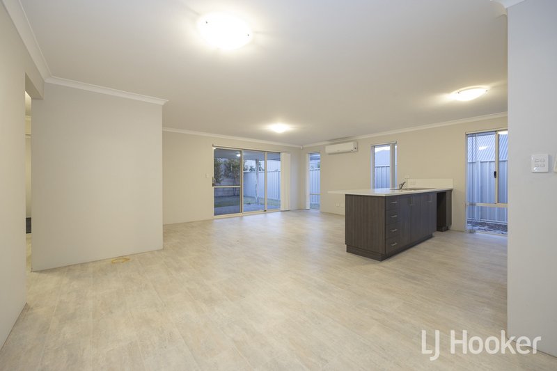 Photo - 13 Explorer Street, Yanchep WA 6035 - Image 4