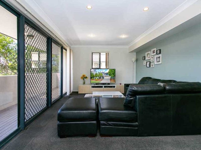 Photo - 13 Faculty Crescent, Mudgeeraba QLD 4213 - Image 6