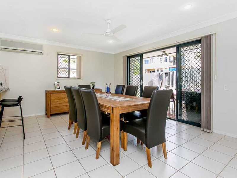 Photo - 13 Faculty Crescent, Mudgeeraba QLD 4213 - Image 9