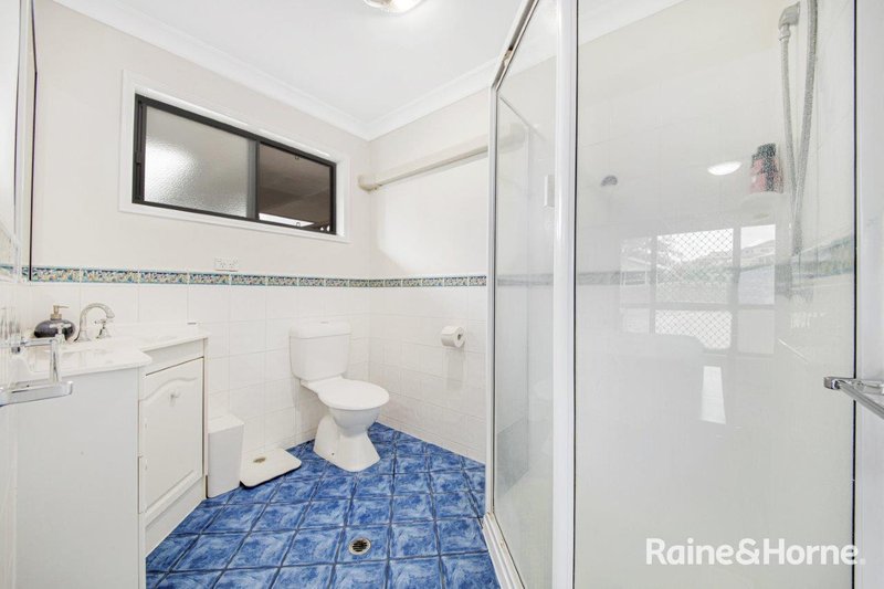 Photo - 13 Fairbairn Place, Clinton QLD 4680 - Image 12