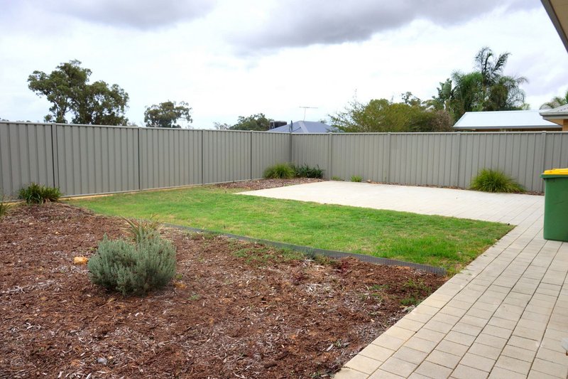 Photo - 13 Fareham Crescent, Wellard WA 6170 - Image 3