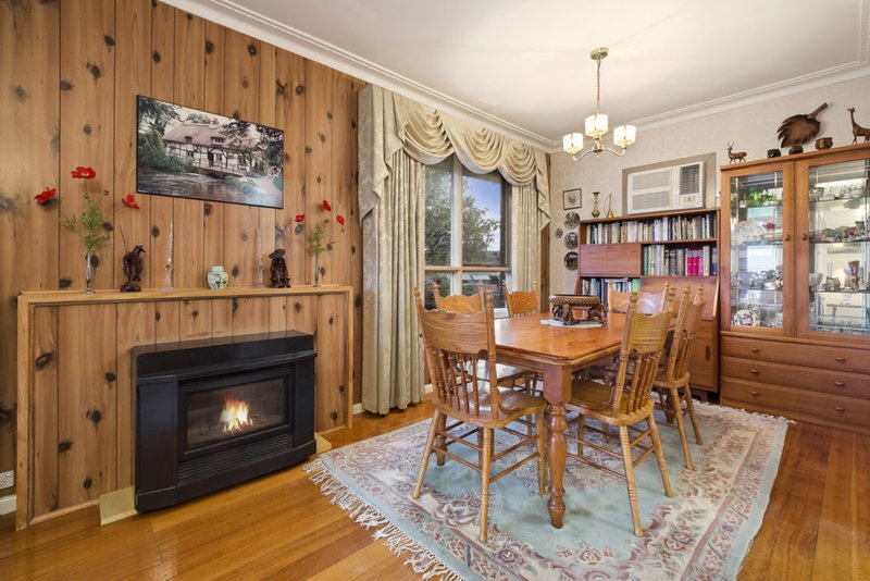 Photo - 13 Farm Road, Oakleigh South VIC 3167 - Image 4