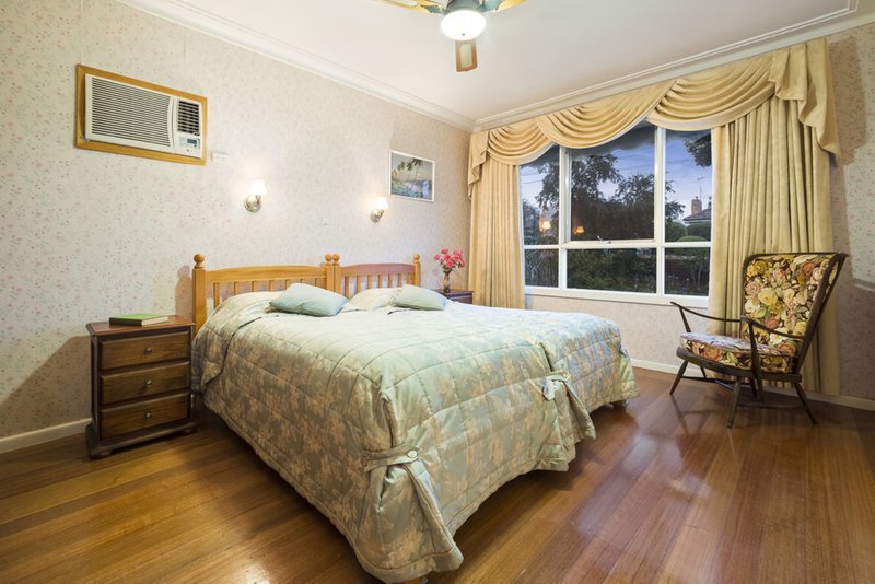 Photo - 13 Farm Road, Oakleigh South VIC 3167 - Image 7