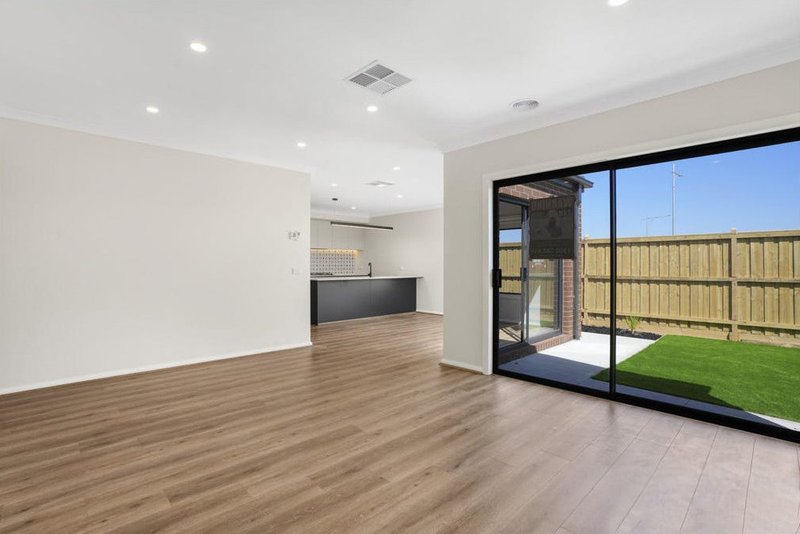 Photo - 13 Farmington Road, Wyndham Vale VIC 3024 - Image 4