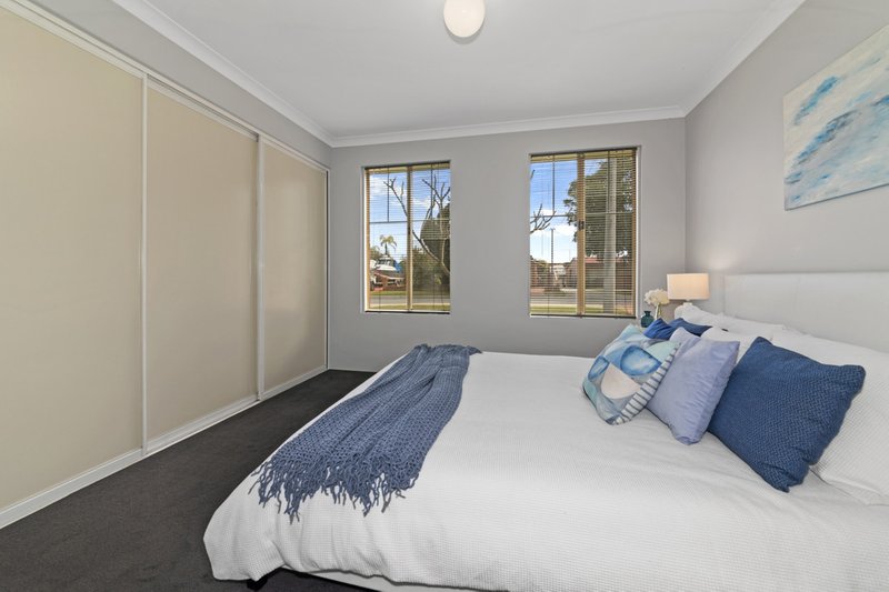 Photo - 13 Farrington Street, Warnbro WA 6169 - Image 12