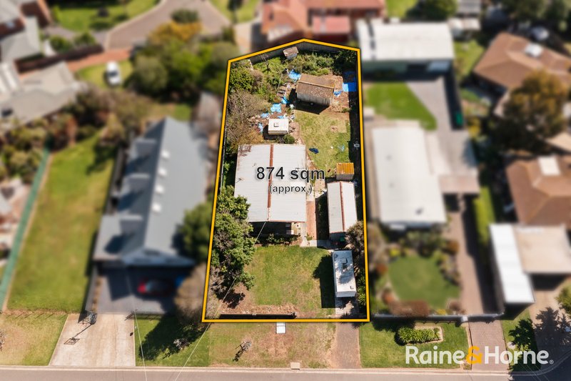 Photo - 13 Finch Road, Werribee South VIC 3030 - Image 3