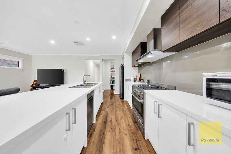 Photo - 13 Finders Circuit, Truganina VIC 3029 - Image 5