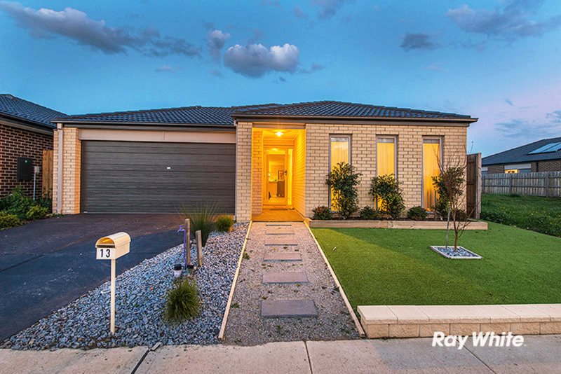 13 Firebird Street, Cranbourne East VIC 3977