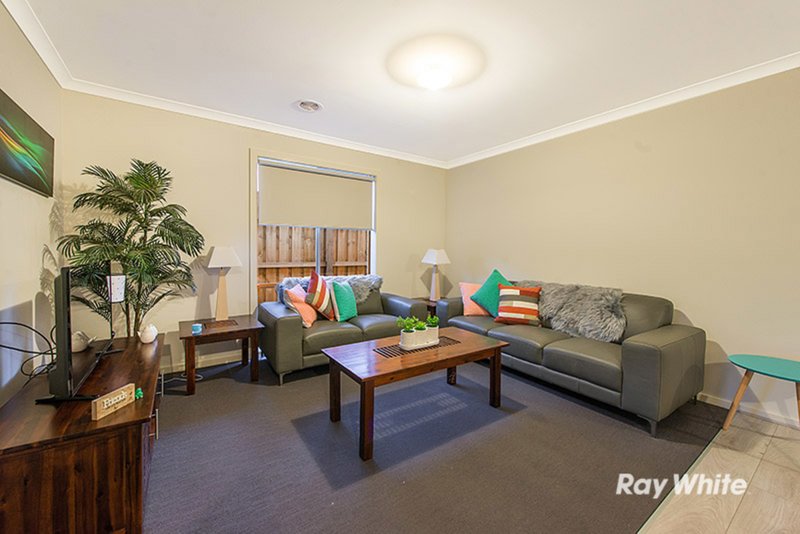 Photo - 13 Firebird Street, Cranbourne East VIC 3977 - Image 4