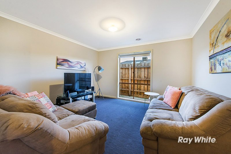 Photo - 13 Firebird Street, Cranbourne East VIC 3977 - Image 5