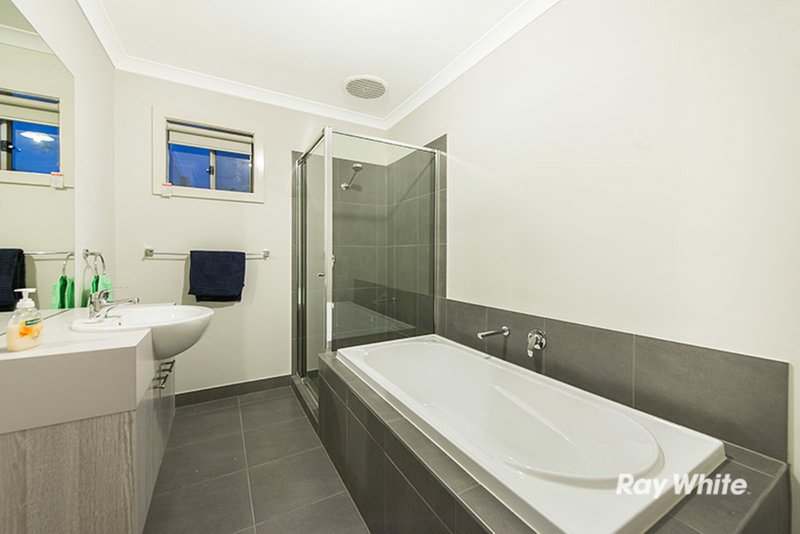 Photo - 13 Firebird Street, Cranbourne East VIC 3977 - Image 7