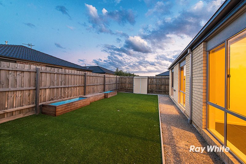 Photo - 13 Firebird Street, Cranbourne East VIC 3977 - Image 12