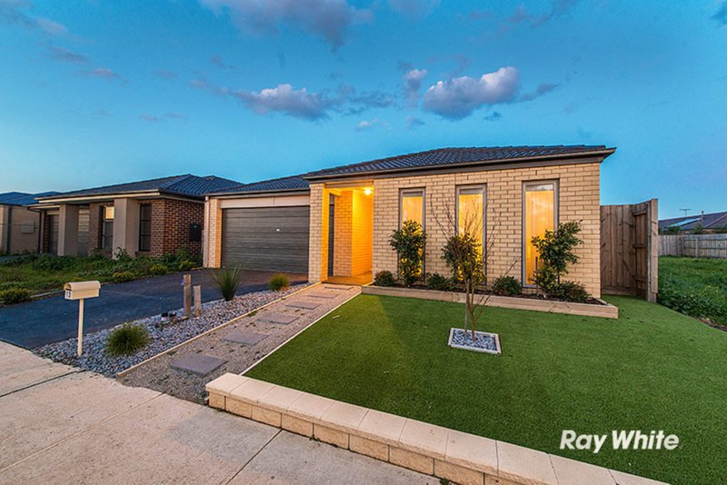 Photo - 13 Firebird Street, Cranbourne East VIC 3977 - Image 14