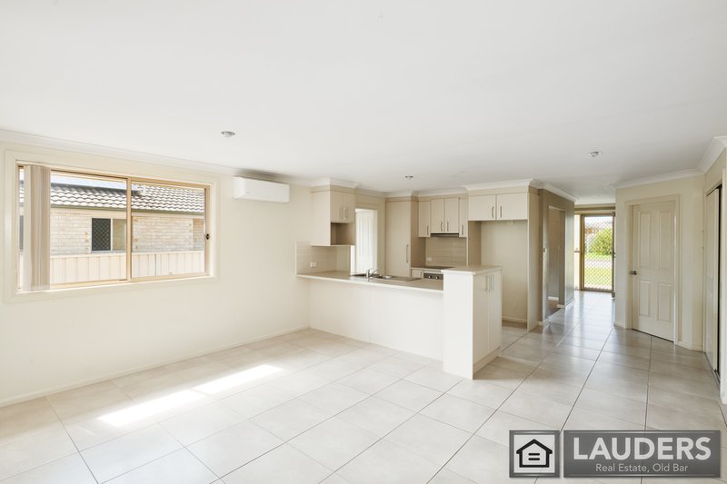 Photo - 13 Flagtail Avenue, Old Bar NSW 2430 - Image 5