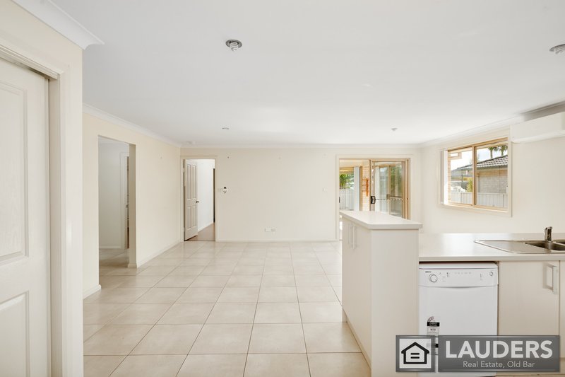 Photo - 13 Flagtail Avenue, Old Bar NSW 2430 - Image 9