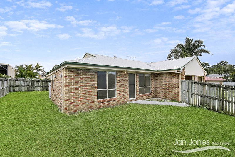 Photo - 13 Fleur St , Rothwell QLD 4022 - Image 2