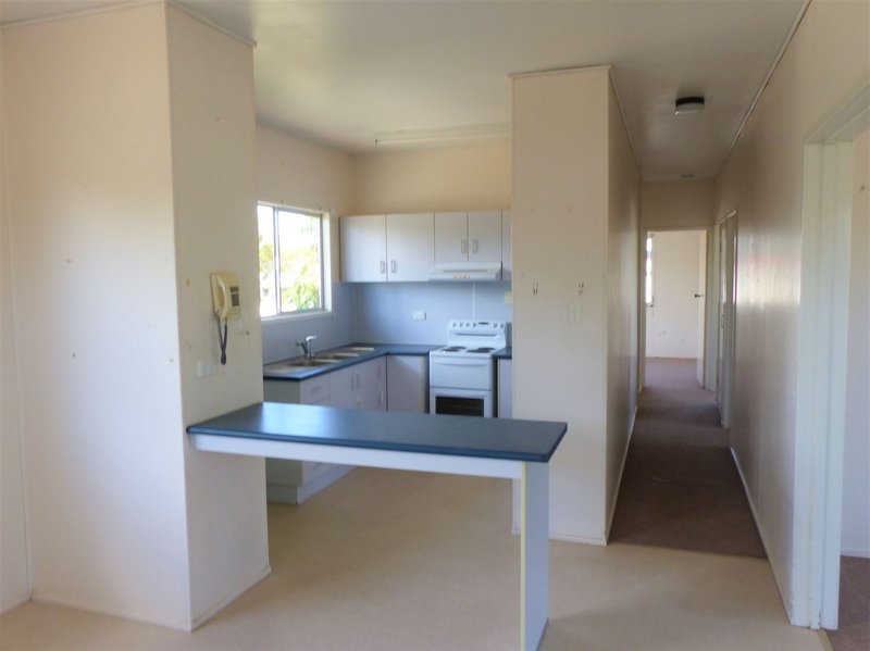 Photo - 13 Foott Street, Roma QLD 4455 - Image 7